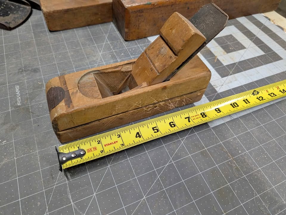 Wooden wedge-style hand plane